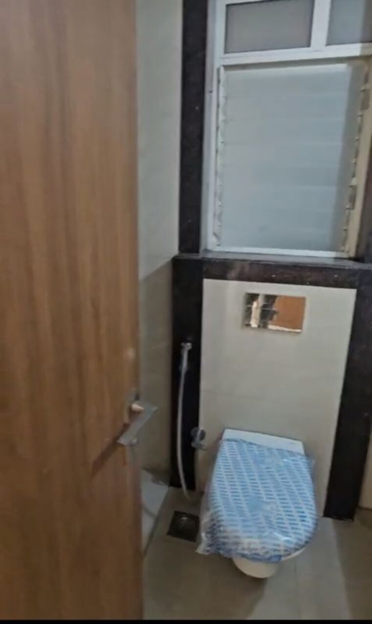Bathroom, courtyard-by-narang-realty-and-the-wadhwa-group 2 Bedroom 1040 Sq.Ft. Apartment In Pokhran Road No Two Thane 10333555
