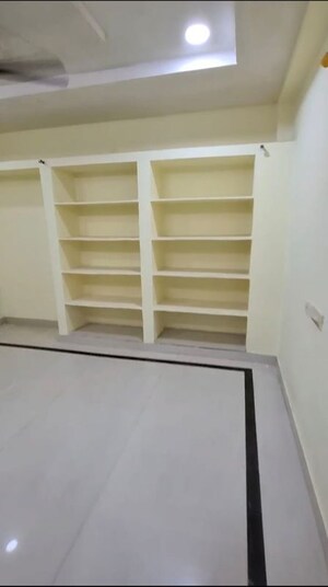 Room in 4 BHK Independent House at Ameenpur – for Sale