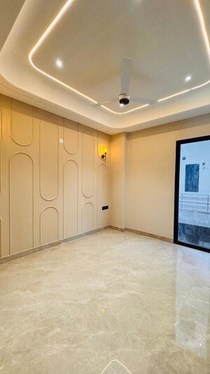 Room in 3 BHK Builder Floor at Anant Raj The Estate Floors, Sector 63a – for Sale