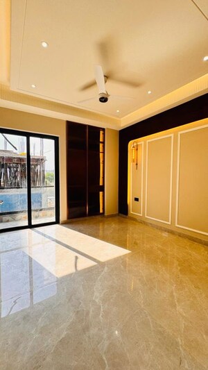 Room in 3 BHK Builder Floor at Anant Raj The Estate Floors, Sector 63a – for Sale