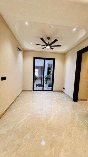 Room in 3 BHK Builder Floor at Anant Raj The Estate Floors, Sector 63a – for Sale