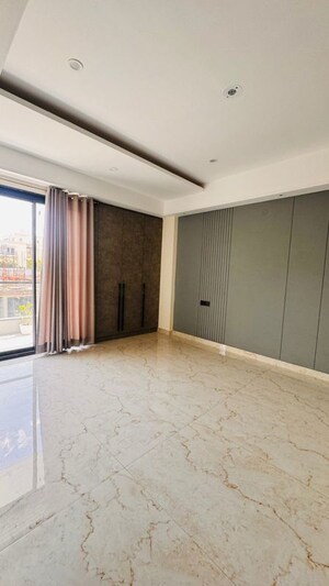 Room in 3 BHK Builder Floor at Anant Raj The Estate Floors, Sector 63a – for Sale