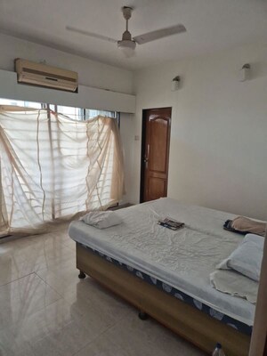 Bedroom in 3 BHK Apartment at Bandra West – for Rent