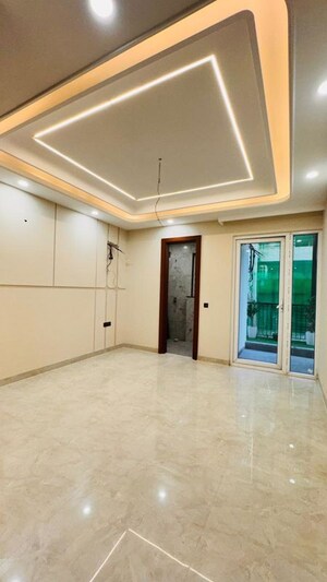 Room in 3.5 BHK Builder Floor at Vipul World Floors, Sector 48 – for Sale