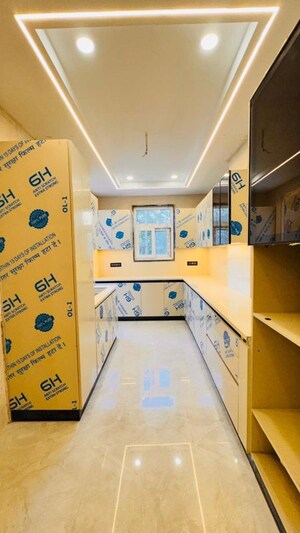 Team Area in 3.5 BHK Builder Floor at Vipul World Floors, Sector 48 – for Sale