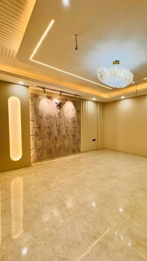 Bedroom in 3.5 BHK Builder Floor at Vipul World Floors, Sector 48 – for Sale