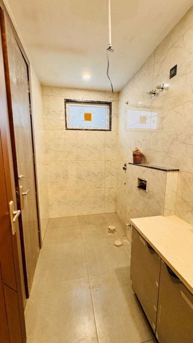 Bathroom, vipul-world-floors 3.5 Bedroom 1730 Sq.Ft. Builder Floor In Sector 48 Gurgaon 10334316