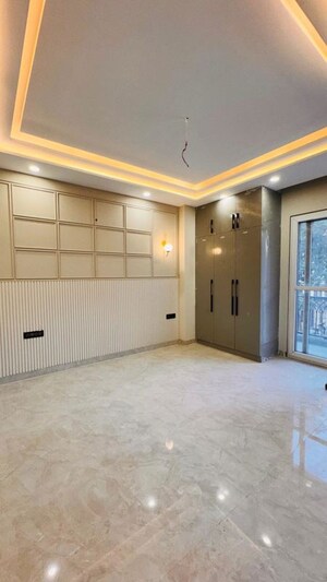 Room in 3.5 BHK Builder Floor at Vipul World Floors, Sector 48 – for Sale