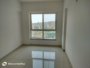 Room in 2 BHK Apartment at Kolte Patil Stargaze, Bavdhan – for Rent