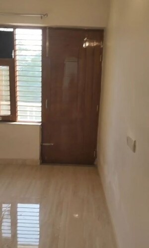 Room in 3 BHK Builder Floor at Sector 9a – for Rent