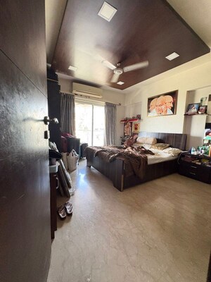 Living Room in 4 BHK Apartment at Bhagat CHS, Bandra West – for Rent