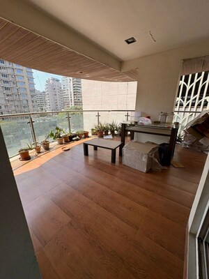 Team Area in 4 BHK Apartment at Bhagat CHS, Bandra West – for Rent