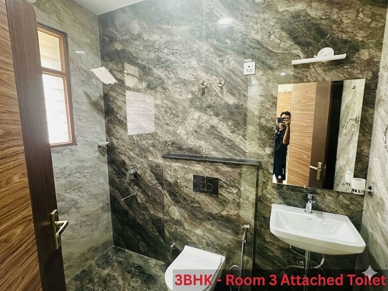 Bathroom, new palam vihar phase 1 2 Bedroom 1000 Sq.Ft. Builder Floor In New Palam Vihar Phase 1 Gurgaon 10334396