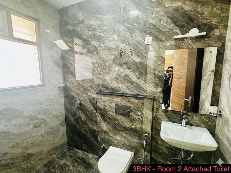 Bathroom, new palam vihar phase 1 2 Bedroom 1000 Sq.Ft. Builder Floor In New Palam Vihar Phase 1 Gurgaon 10334396