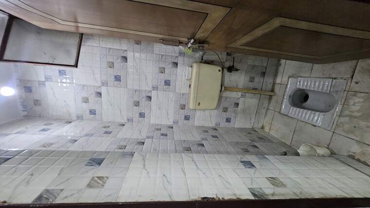 Bathroom, dilshad colony 1 Bedroom 450 Sq.Ft. Builder Floor In Dilshad Colony Delhi 10334391
