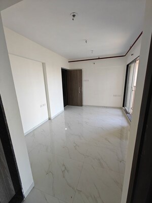 Room in 1 BHK Apartment at Metropolis Bayside, Kasarvadavali – for Rent