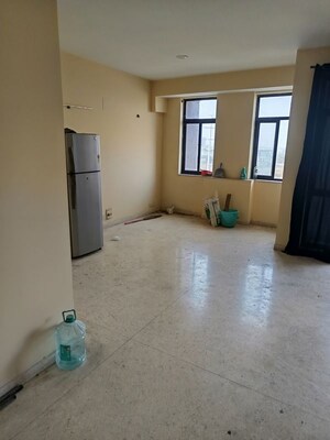 Room in 3 BHK Apartment at Unitech Habitat, Pi Greater Noida – for Sale