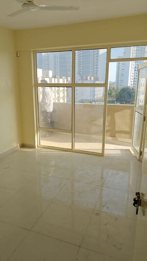 Room in 2 BHK Apartment at Pyramid Midtown, Sector 59 – for Rent