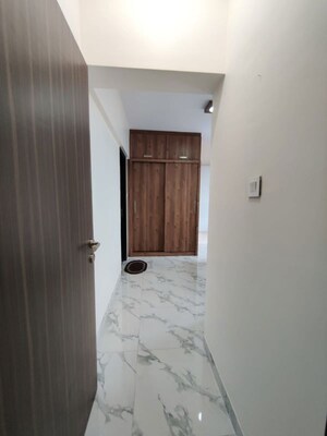 Room in 2 BHK Apartment at Raheja Ridgewood, Goregaon East – for Rent