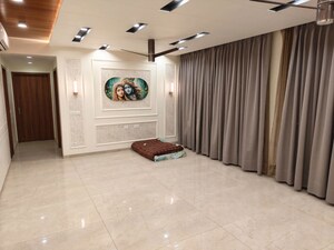 Parking in 3 BHK Apartment at Experion Capital, Gomti Nagar – for Rent