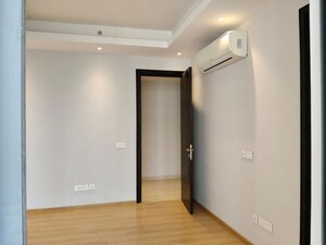 Room in 3 BHK Apartment at Suncity Platinum Towers, Sector 28 – for Rent