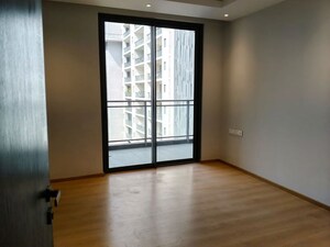 Room in 3 BHK Apartment at Suncity Platinum Towers, Sector 28 – for Rent