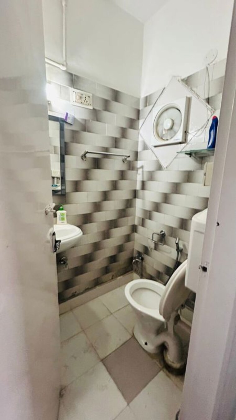 Bathroom, malviya nagar Commercial Office Space 1200 Sq.Ft. In Malviya Nagar Delhi 10334589