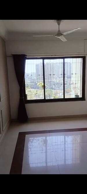 Room in 3 BHK Apartment at New Mhada Towers, Andheri West – for Rent