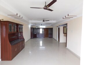 Building Lobby in 3 BHK Builder Floor at Kondapur – for Rent