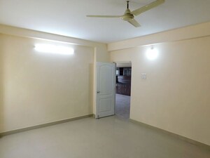 Room in 3 BHK Builder Floor at Kondapur – for Rent