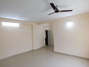 Room in 3 BHK Builder Floor at Kondapur – for Rent