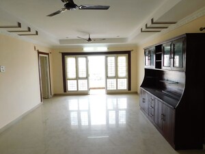 Room in 3 BHK Builder Floor at Kondapur – for Rent