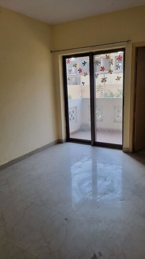 Room in 3 BHK Apartment at Eros Sampoornam, Sector 2 Greater Noida – for Rent