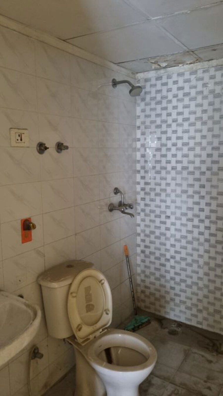 Bathroom, eros-sampoornam 3 Bedroom 1530 Sq.Ft. Apartment In Sector 2 Greater Noida Greater Noida 10334591