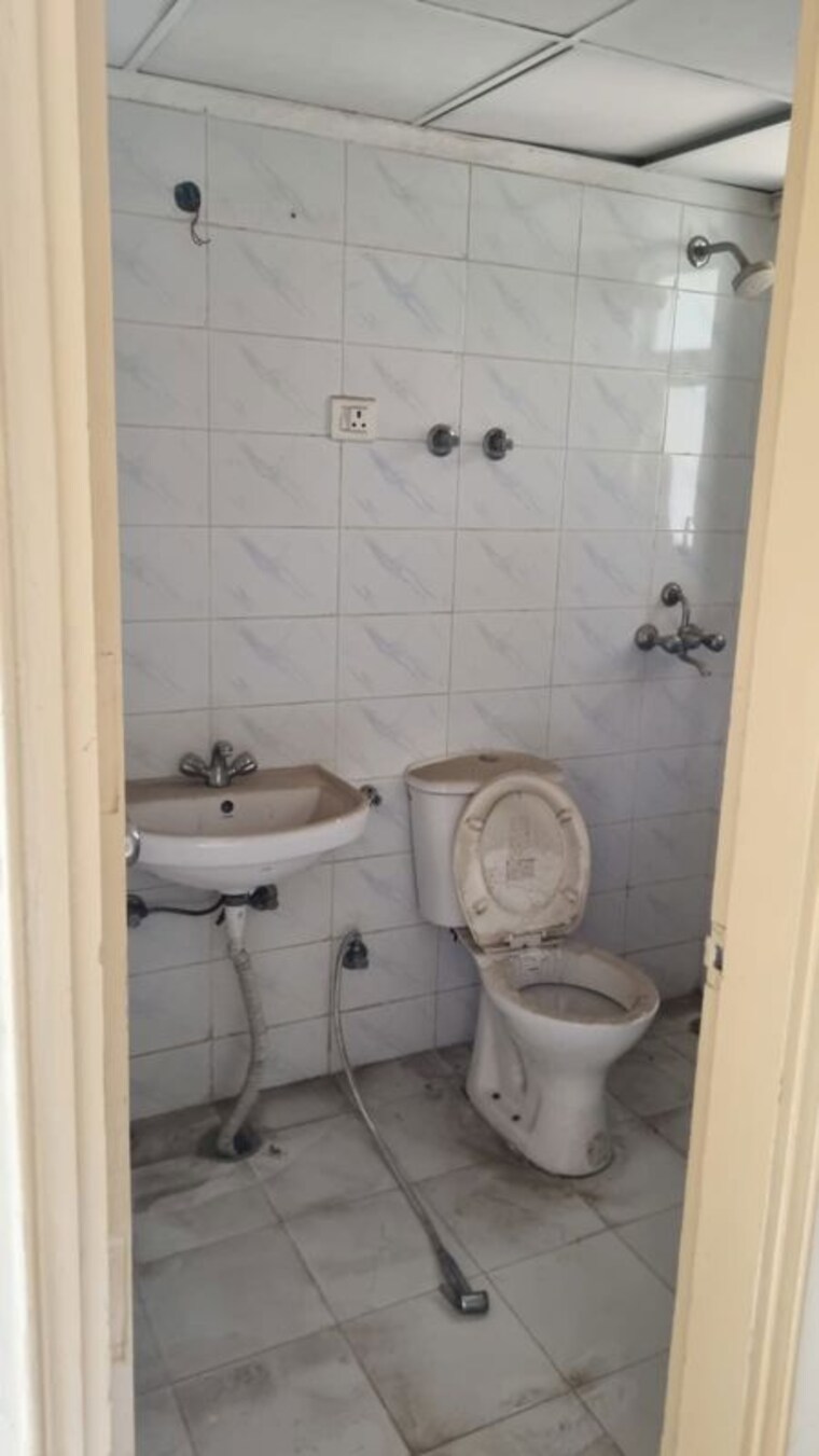 Bathroom, eros-sampoornam 3 Bedroom 1530 Sq.Ft. Apartment In Sector 2 Greater Noida Greater Noida 10334591