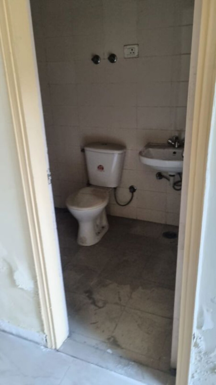 Bathroom, eros-sampoornam 3 Bedroom 1530 Sq.Ft. Apartment In Sector 2 Greater Noida Greater Noida 10334591
