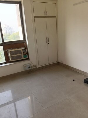 Room in 3 BHK Apartment at Unitech Uniworld Gardens 2, Sector 47 – for Rent