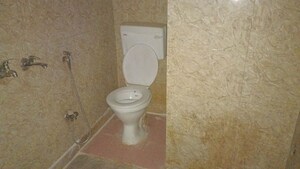 Bathroom in 1 BHK Builder Floor at Vaishali Sector 3 – for Rent