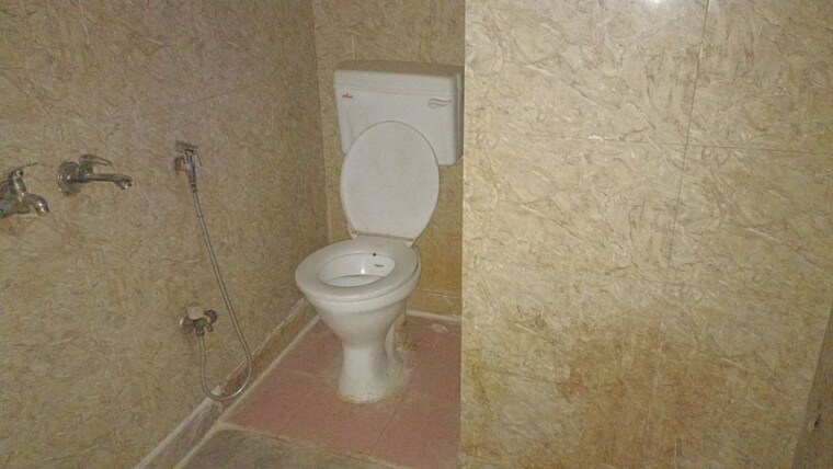 Bathroom, vaishali sector 3 1 Bedroom 350 Sq.Ft. Builder Floor In Vaishali Sector 3 Ghaziabad 10334646