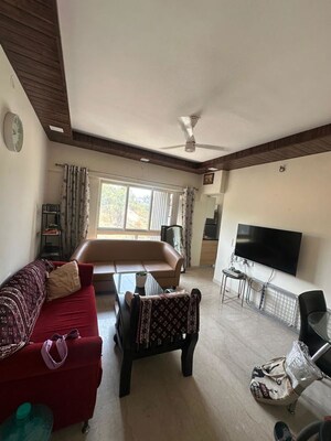 Team Area in 2 BHK Apartment at Omkar Signet, Malad East – for Rent