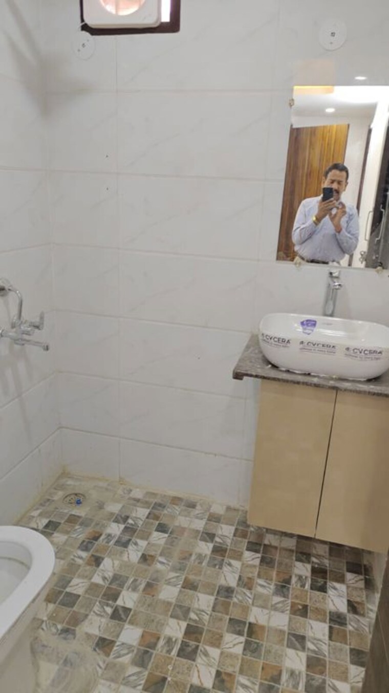 Bathroom, chattarpur 1 Bedroom 400 Sq.Ft. Builder Floor In Chattarpur Delhi 10334642
