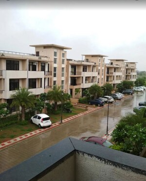 Swimming Pool in 3 BHK Builder Floor at Omaxe Silver Birch, North Mullanpur – for Sale