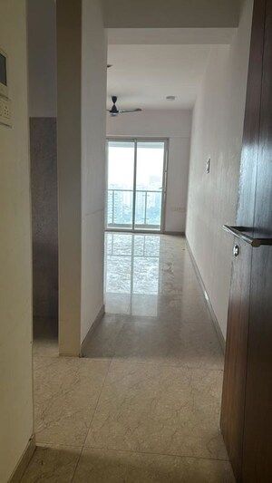 Room in 2 BHK Apartment at JP Decks, Goregaon East – for Rent
