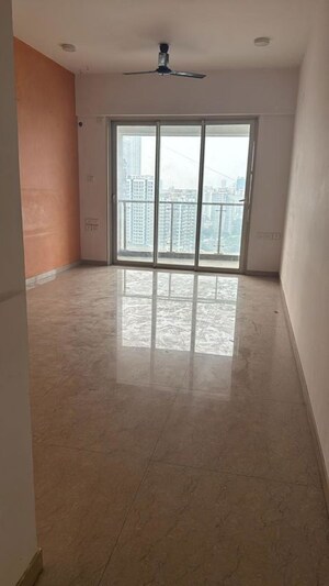 Room in 2 BHK Apartment at JP Decks, Goregaon East – for Rent