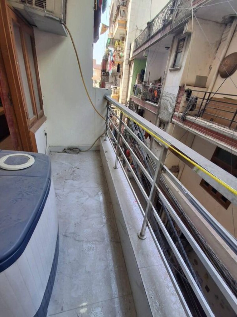 Balcony, sainik farm 1 Bedroom 500 Sq.Ft. Builder Floor In Sainik Farm Delhi 10334712