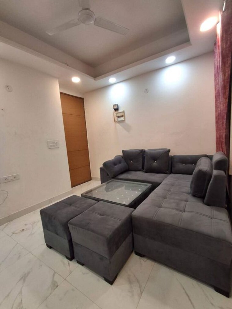 Living Room, sainik farm 1 Bedroom 500 Sq.Ft. Builder Floor In Sainik Farm Delhi 10334712