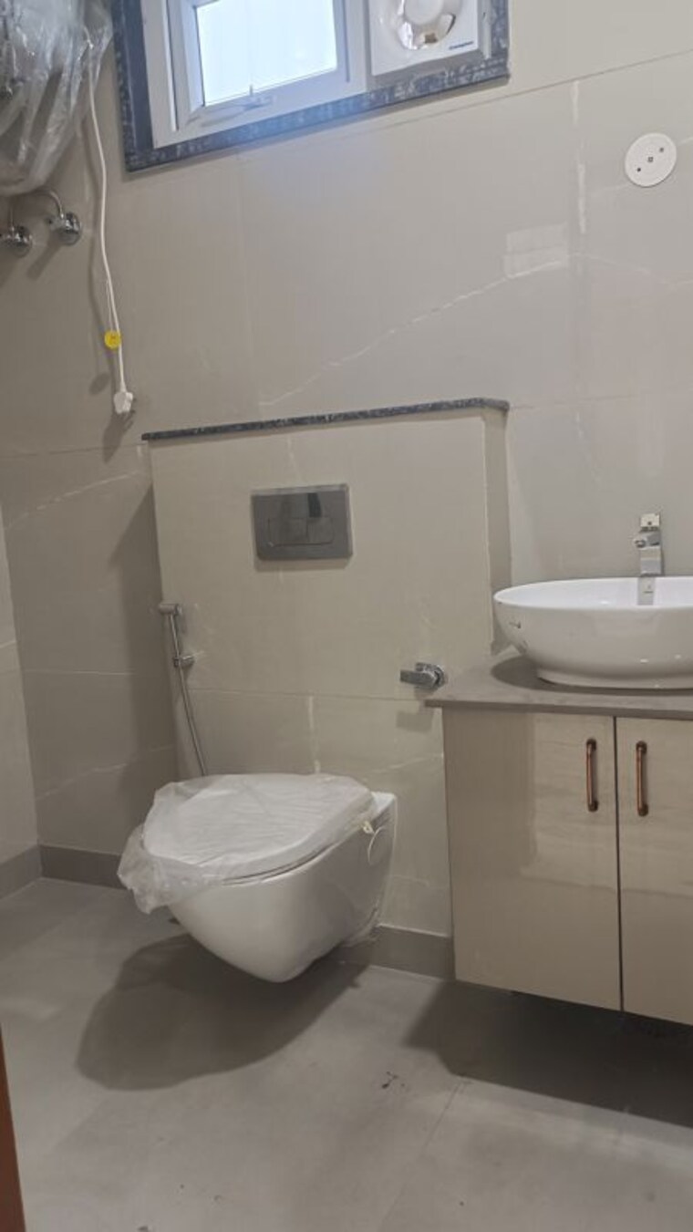 Bathroom, new rajinder nagar 3 Bedroom 1150 Sq.Ft. Builder Floor In New Rajinder Nagar Delhi 10334708
