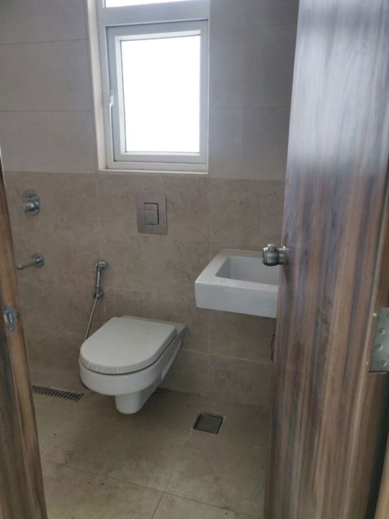 Bathroom, kunal-aspiree 3 Bedroom 1500 Sq.Ft. Apartment In Balewadi Pune 10334715