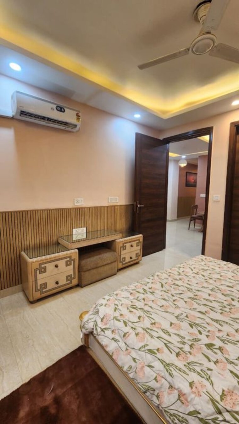 Bedroom, sector 73 2 Bedroom 900 Sq.Ft. Builder Floor In Sector 73 Noida 10334737