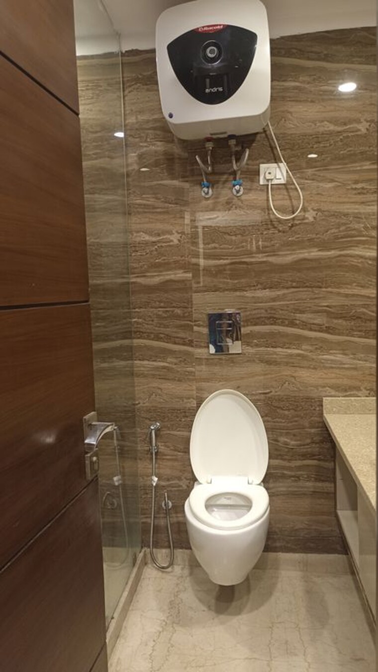 Bathroom, new rajinder nagar 3 Bedroom 1805 Sq.Ft. Builder Floor In New Rajinder Nagar Delhi 10334735